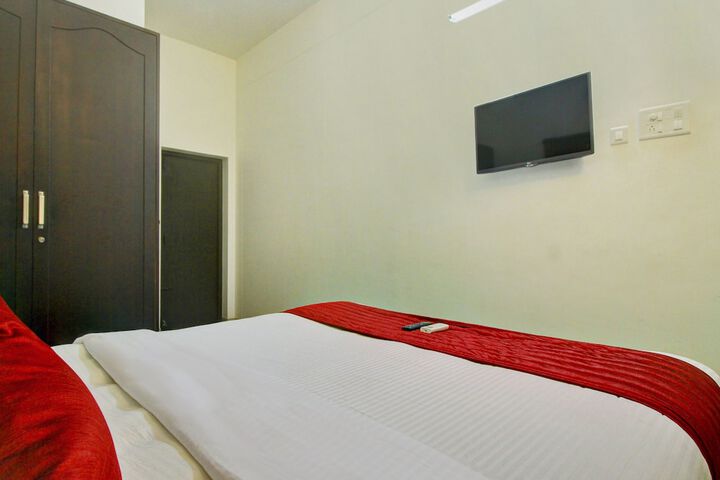 Room 13 of 19