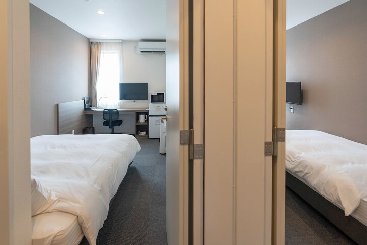 Room 3 of 16