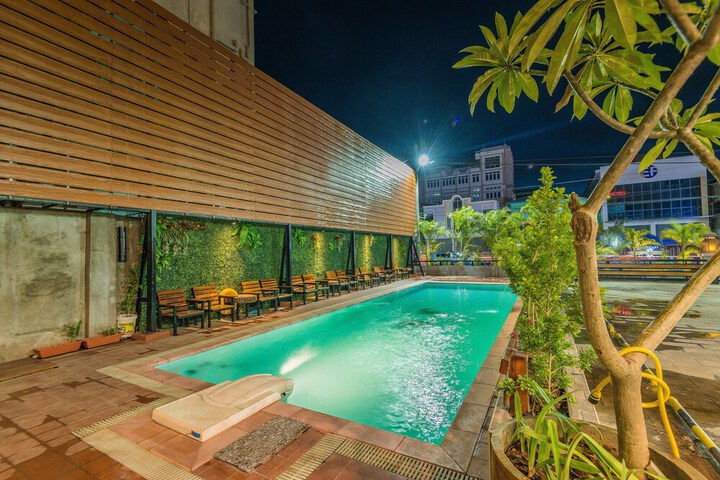Pool 16 of 21