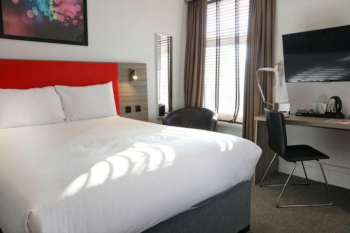 Room 6 of 10