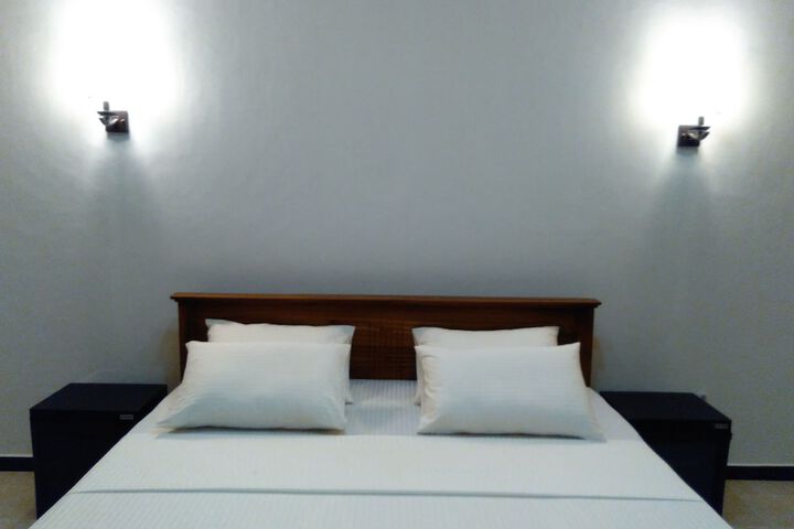 Room 9 of 18