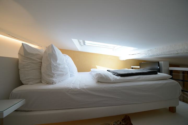Room 217 of 648