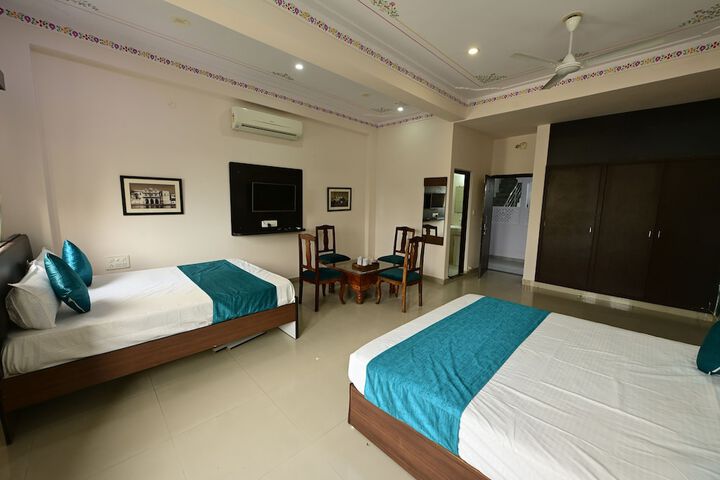 Room 12 of 19