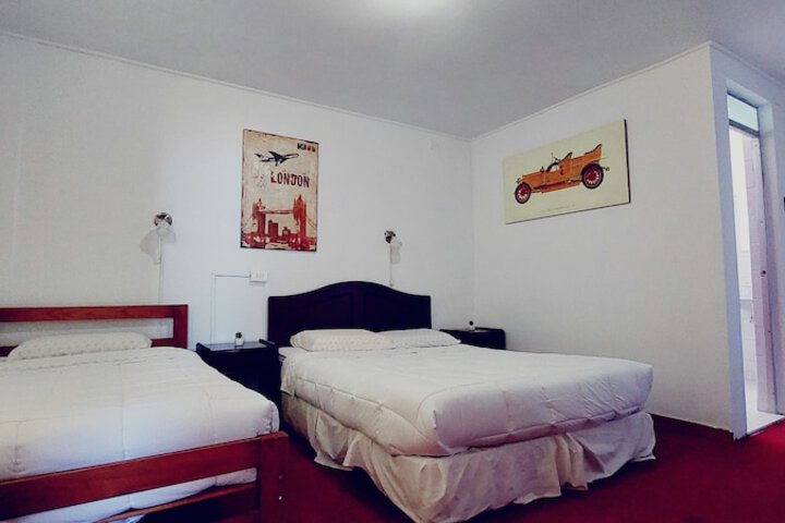 Room 4 of 9