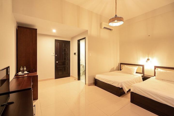 Room 12 of 77