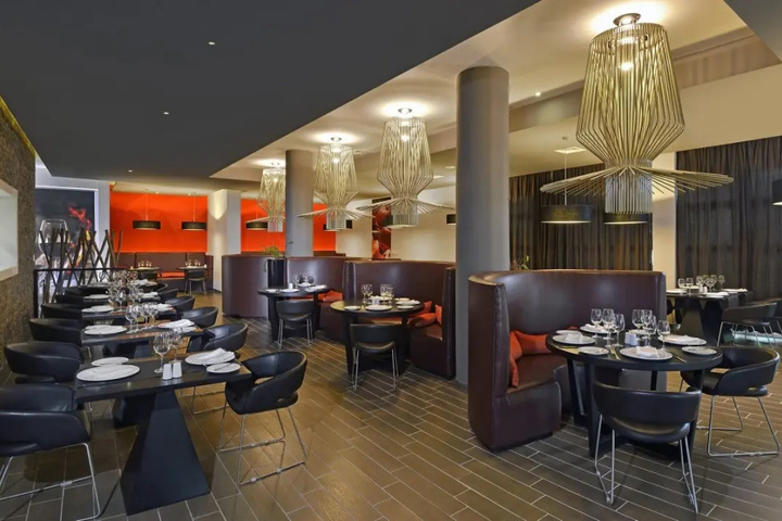 Dining 7 of 11
