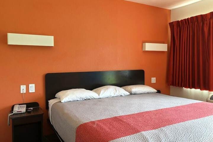 Room 10 of 27