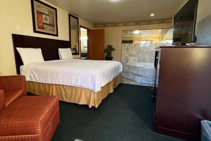 Room 4 of 23