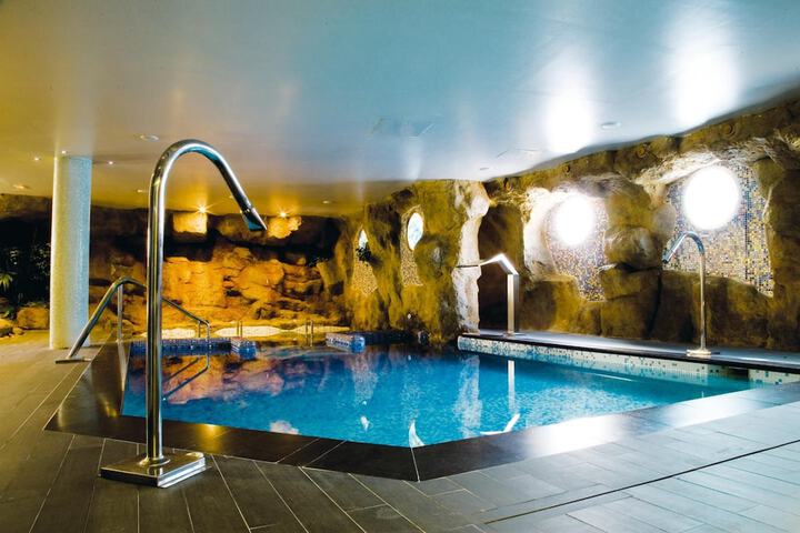 Pool Hotel