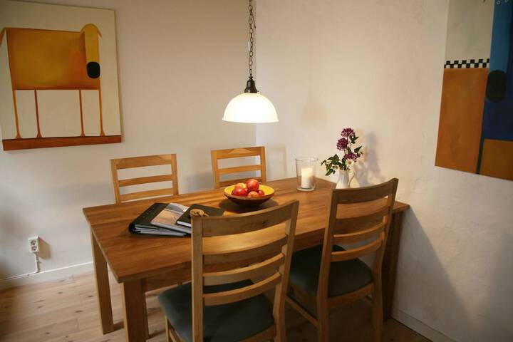 Room 85 of 189