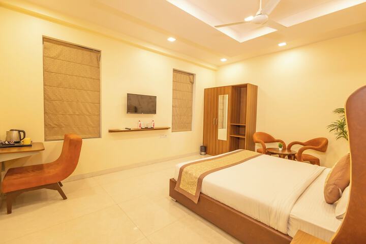 Room 6 of 20
