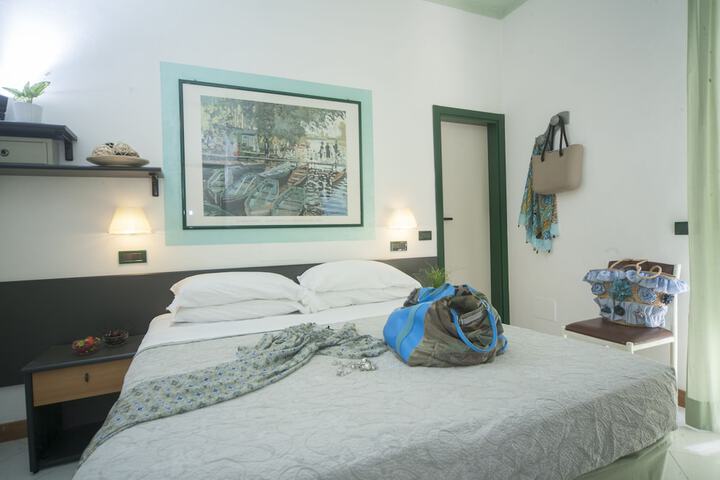Room 11 of 40