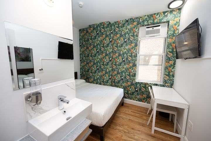 Room 11 of 46
