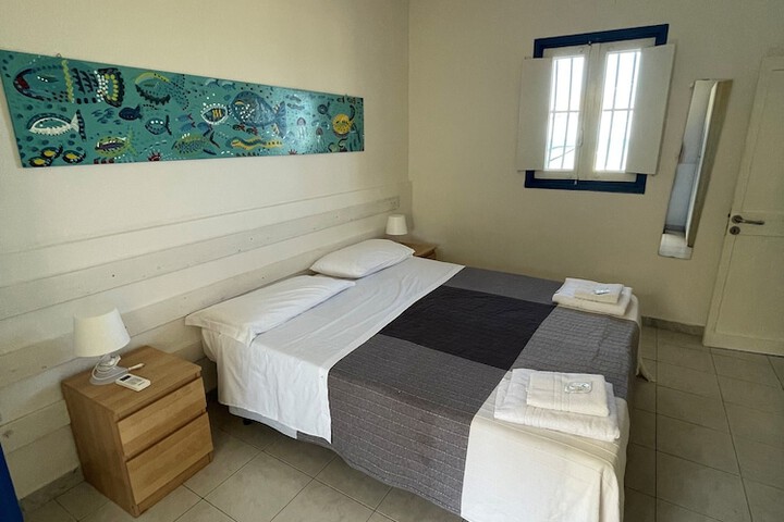 Room 16 of 80