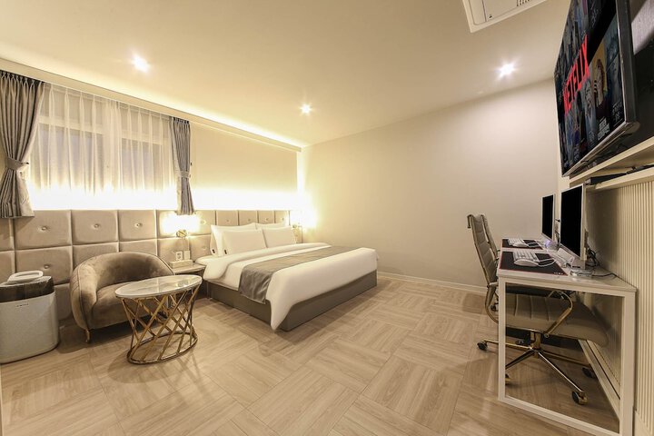 Room 9 of 45