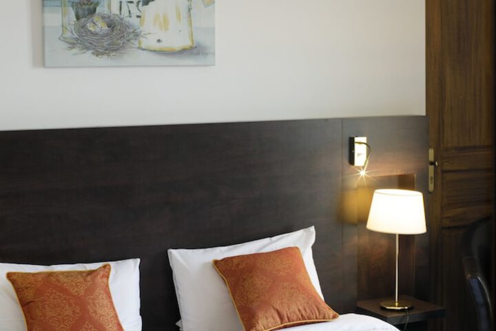 Room 5 of 27
