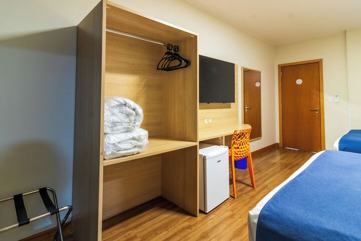 Room 52 of 102