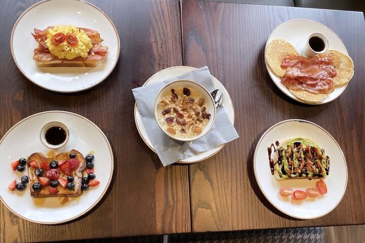 Dining 9 of 21