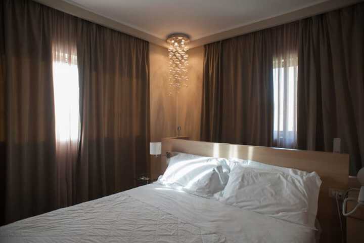 Room 11 of 32