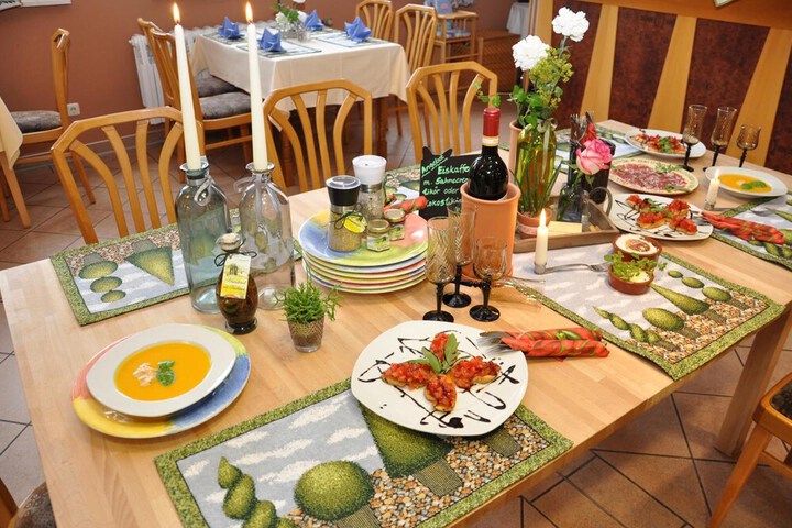Dining 15 of 25