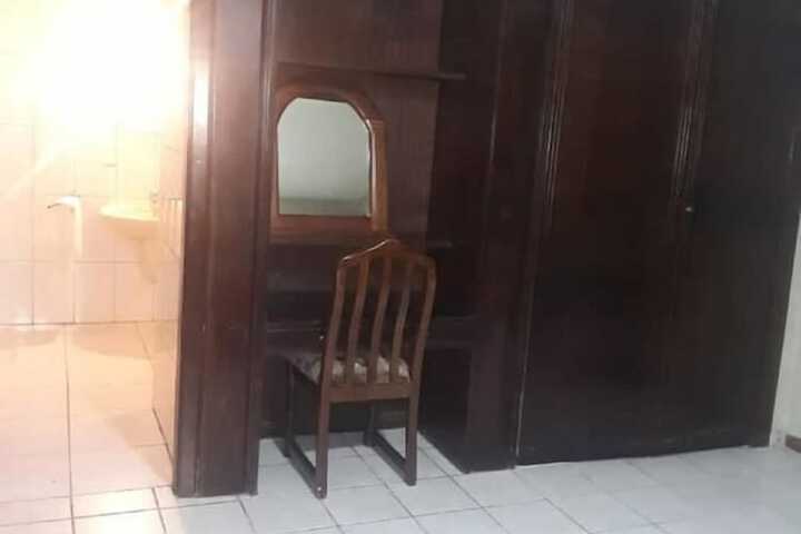 Room 10 of 28