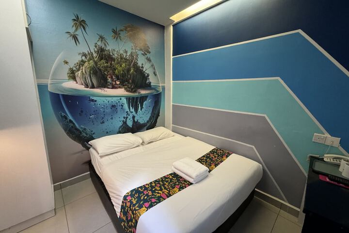 Room 9 of 30