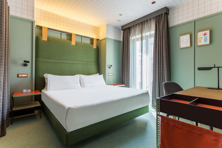 Room 27 of 100