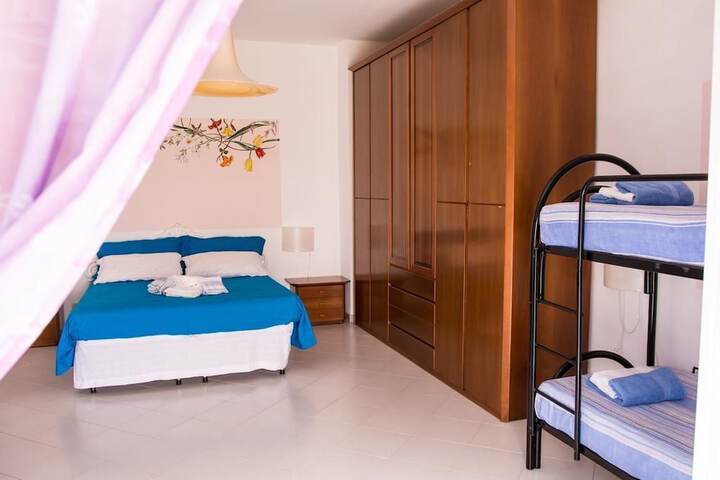 Room 8 of 12