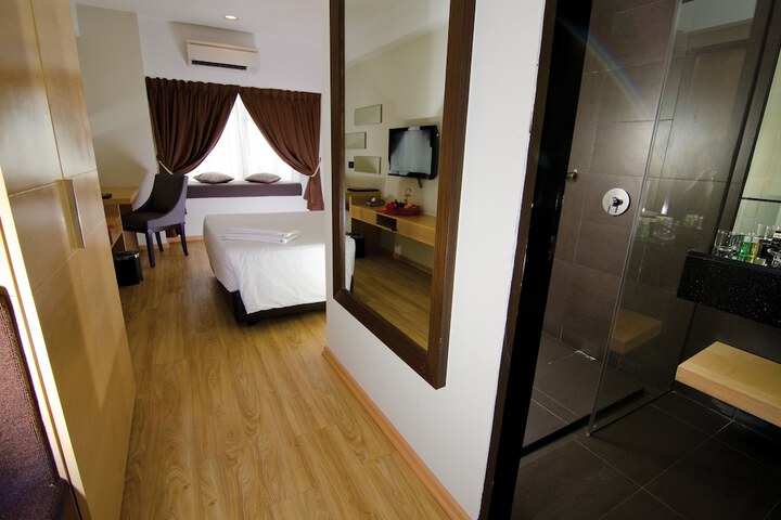 Room 8 of 34