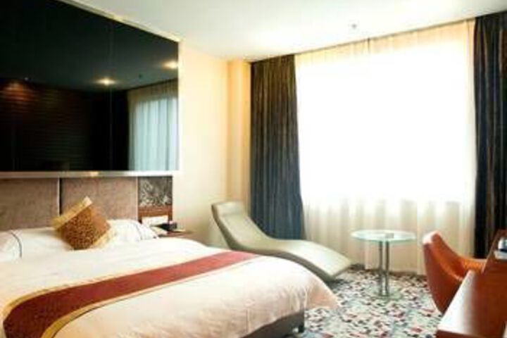 Room 4 of 9