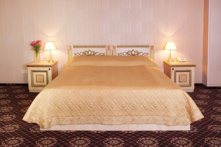 Room 3 of 80