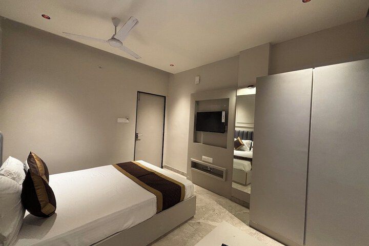 Room 4 of 20