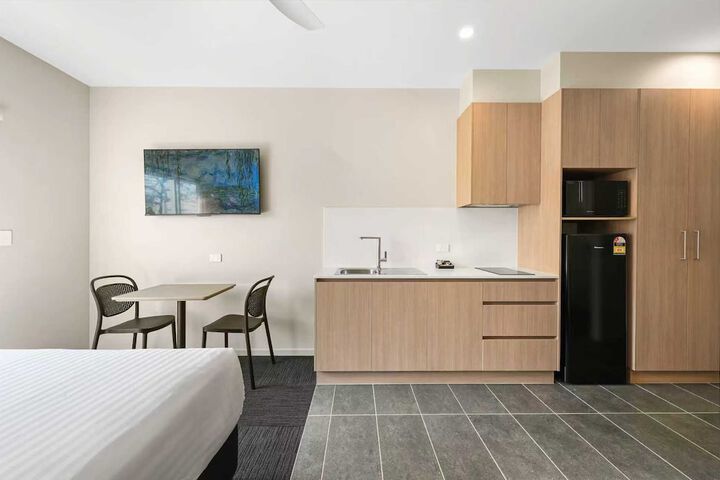 Room 6 of 120