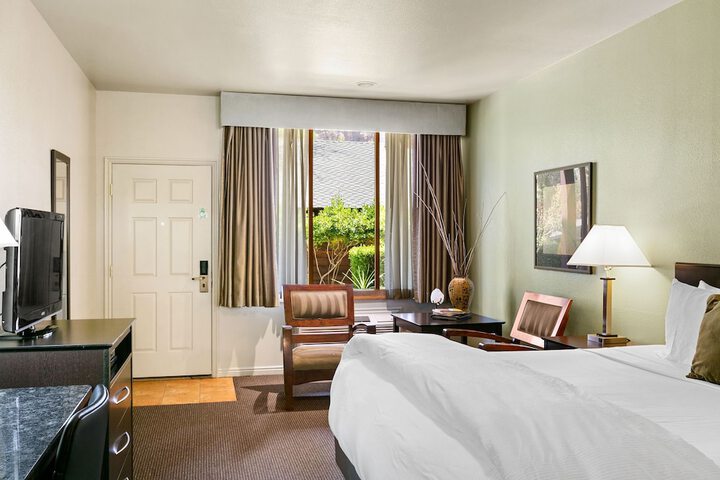 Room 40 of 165