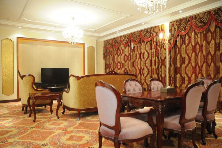 Room 10 of 31
