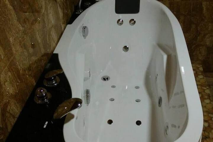 Hot Tub 37 of 47