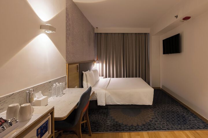Room 3 of 41