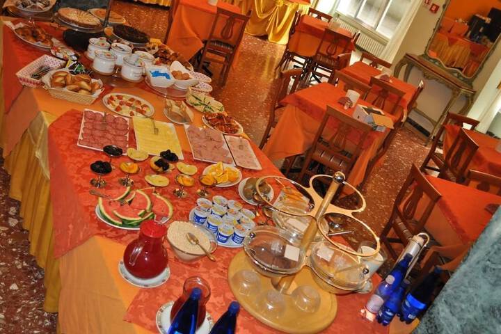 Breakfast/Coffee Service 22 of 35