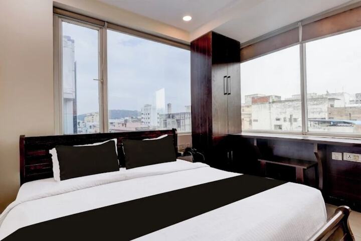 Room 6 of 11
