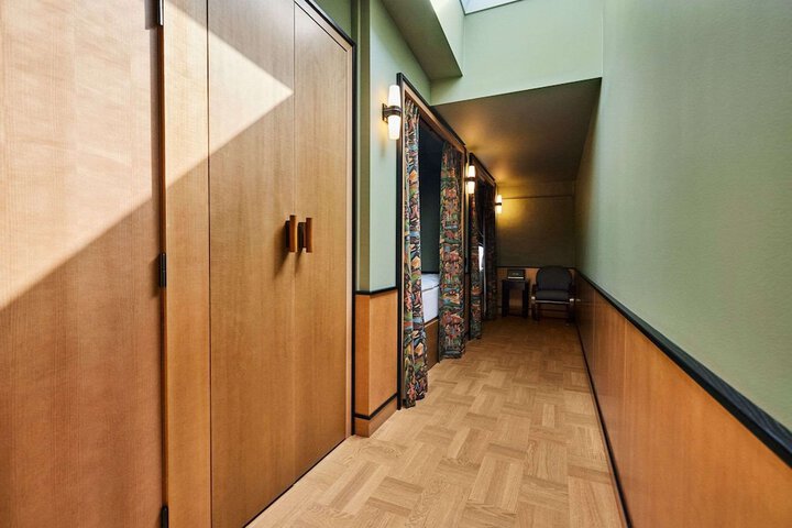 Room 25 of 146
