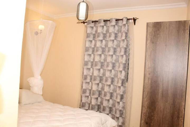 Room 6 of 42