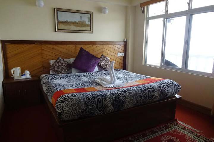 Room 27 of 70