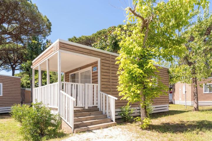 Exterior of Hotiday Lodge Viareggio
