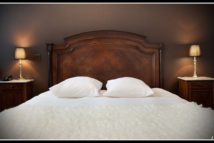 Room 8 of 16