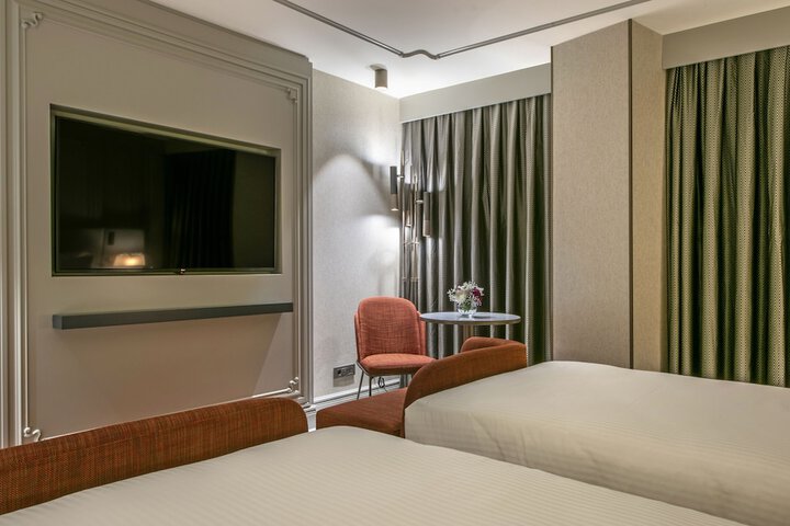 Room 21 of 194