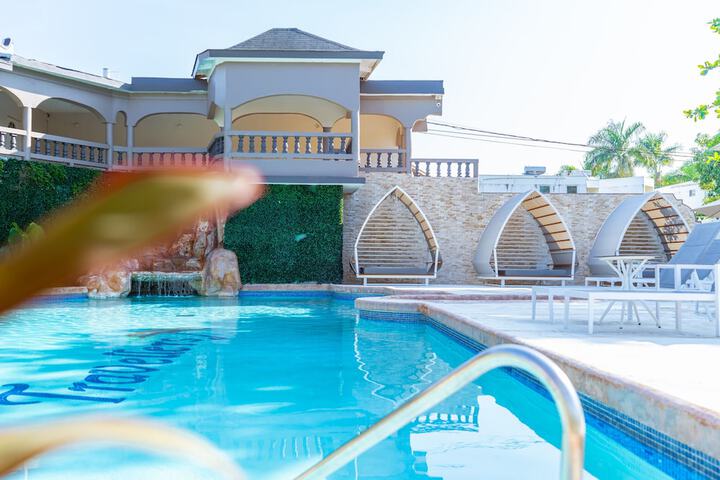Pool 64 of 92