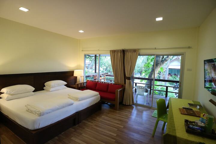 Room 9 of 100