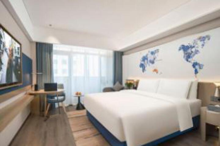 Room 18 of 18