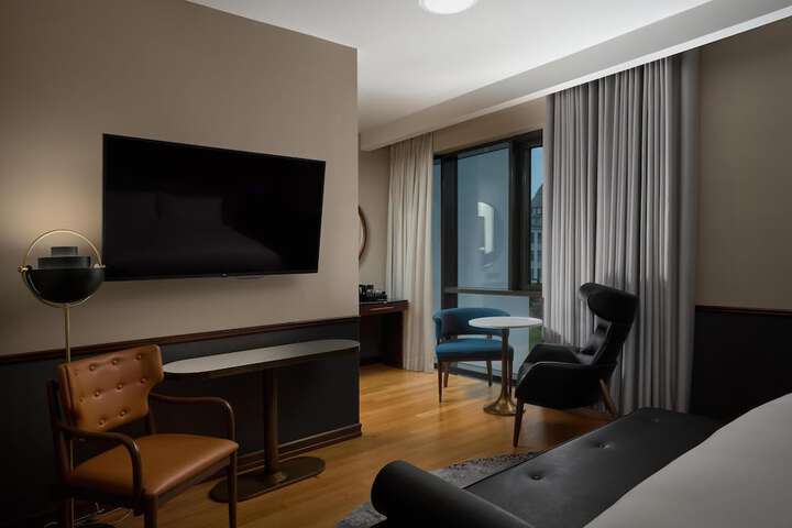 Room 60 of 132