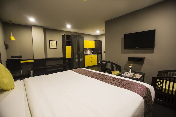 Room 2 of 31